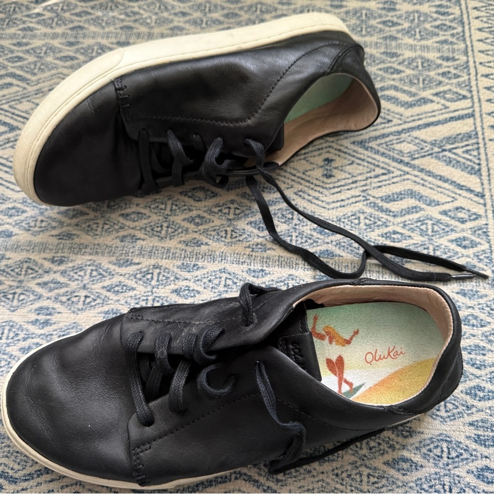 OluKai Pehuea Li Ili Black Leather Sneakers- 9